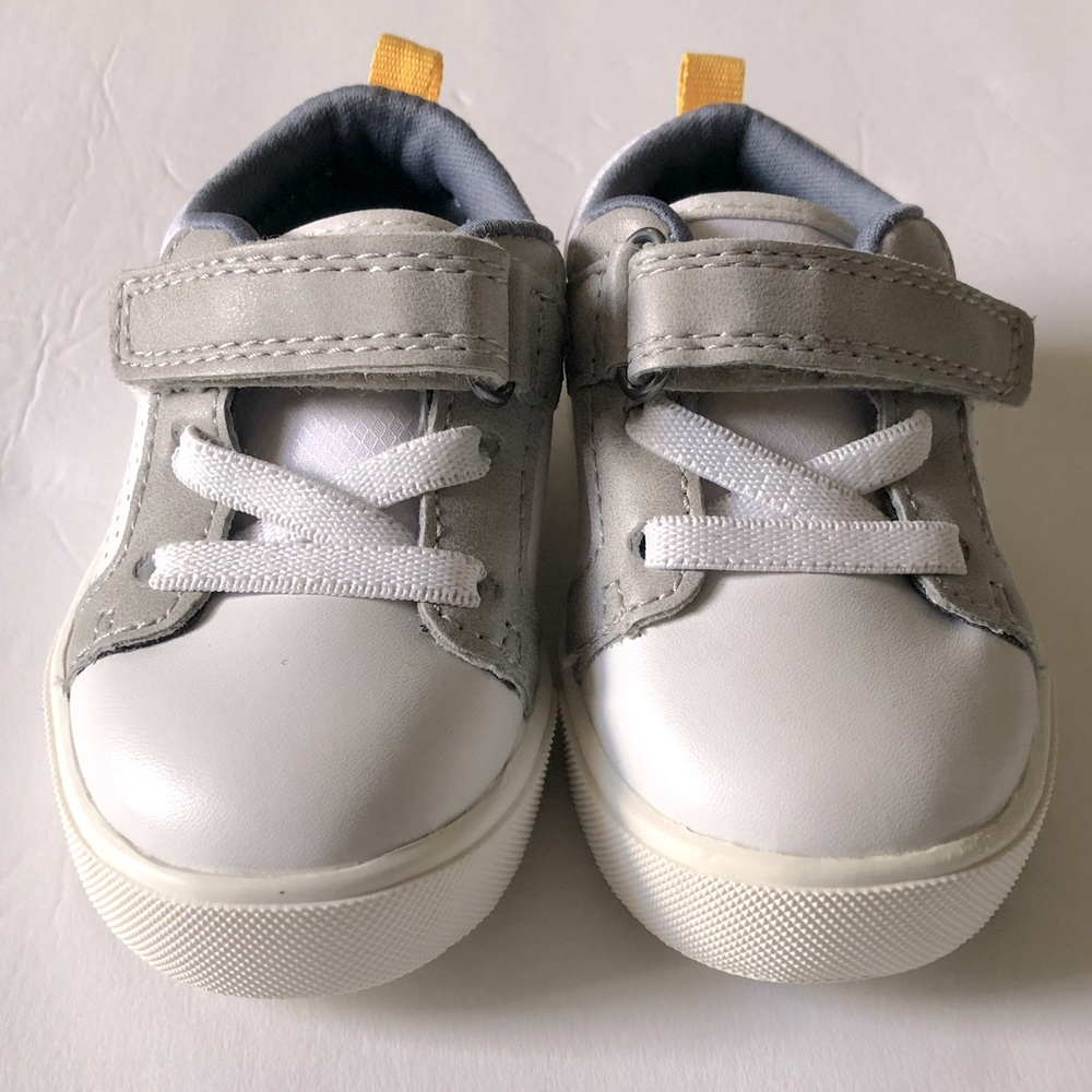 Osh’Kosh B’Gosh Gray & White Strapped Baby Shoes 4